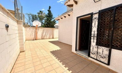 Resale - Villa - Orihuela Costa - La Zenia