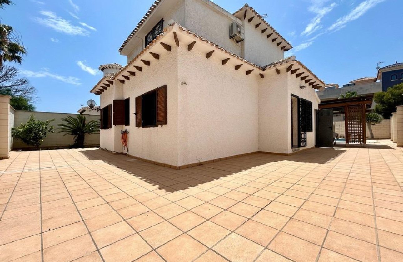 Resale - Villa - Orihuela Costa - La Zenia