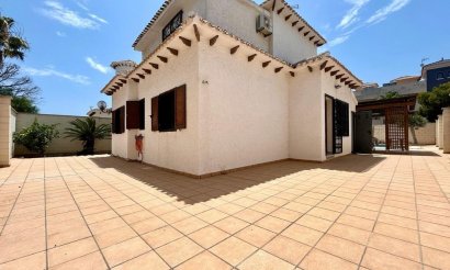 Resale - Villa - Orihuela Costa - La Zenia