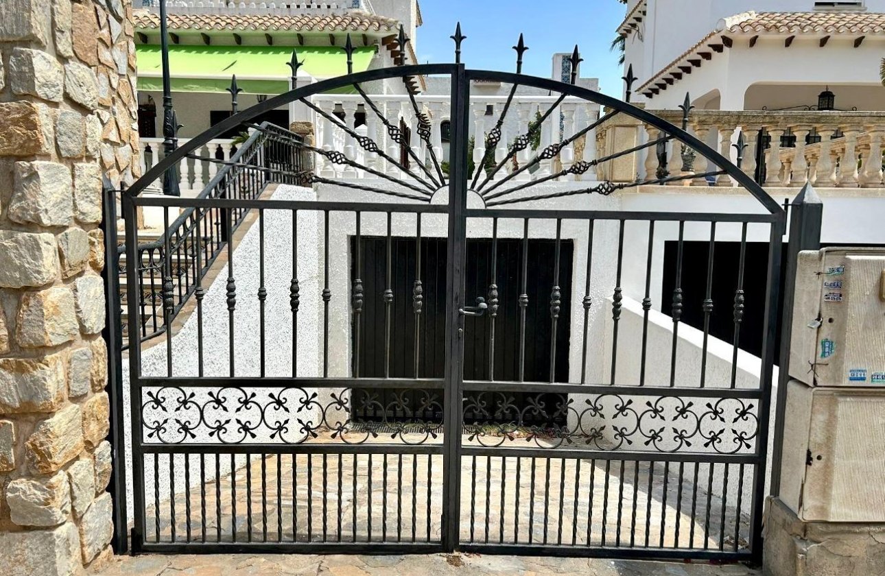 Resale - Villa - Orihuela Costa - La Zenia