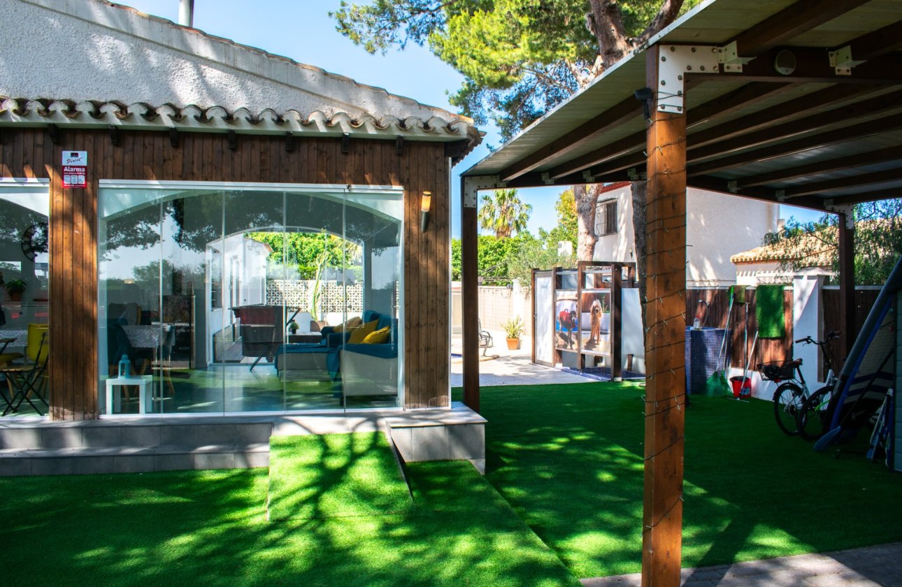 Resale - Villa - Orihuela Costa - Punta Prima