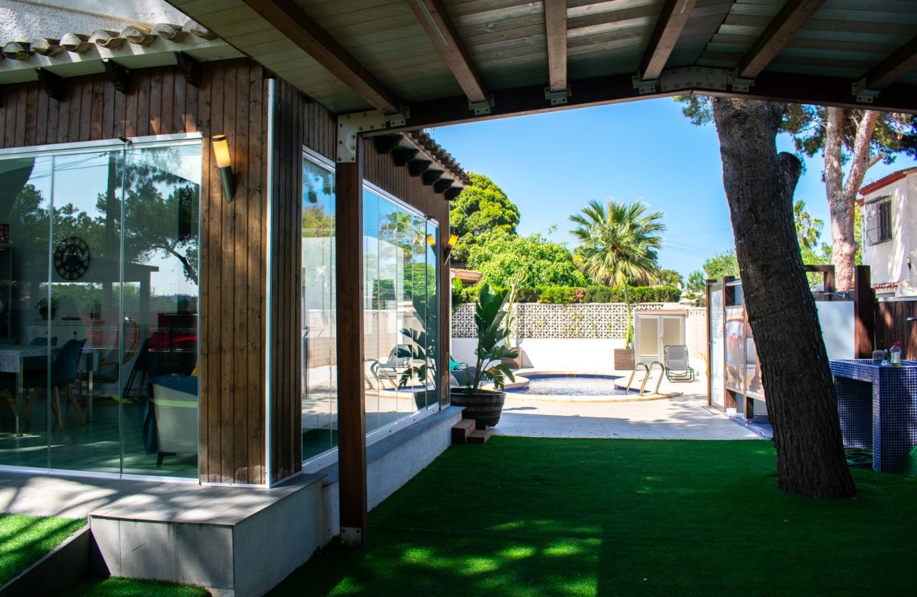 Resale - Villa - Orihuela Costa - Punta Prima