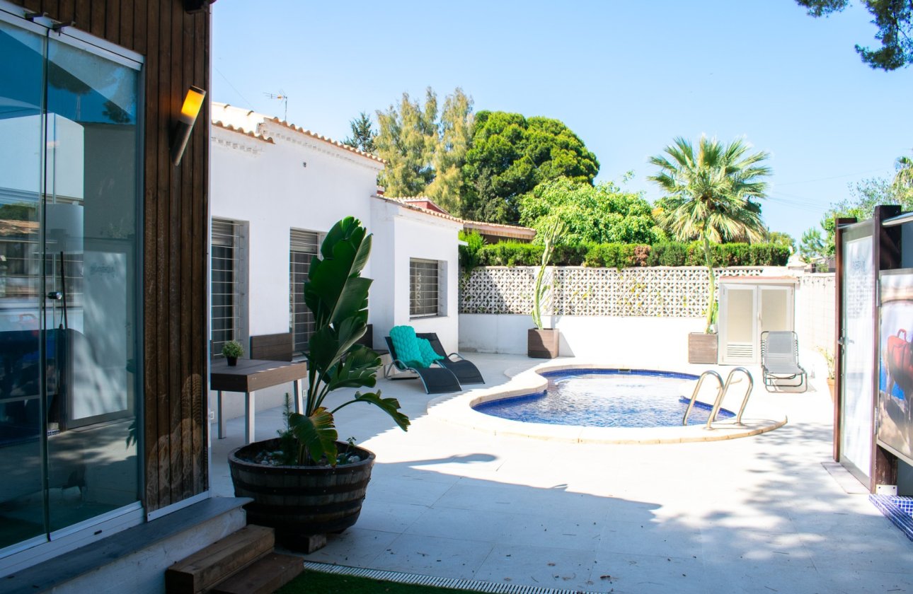 Resale - Villa - Orihuela Costa - Punta Prima
