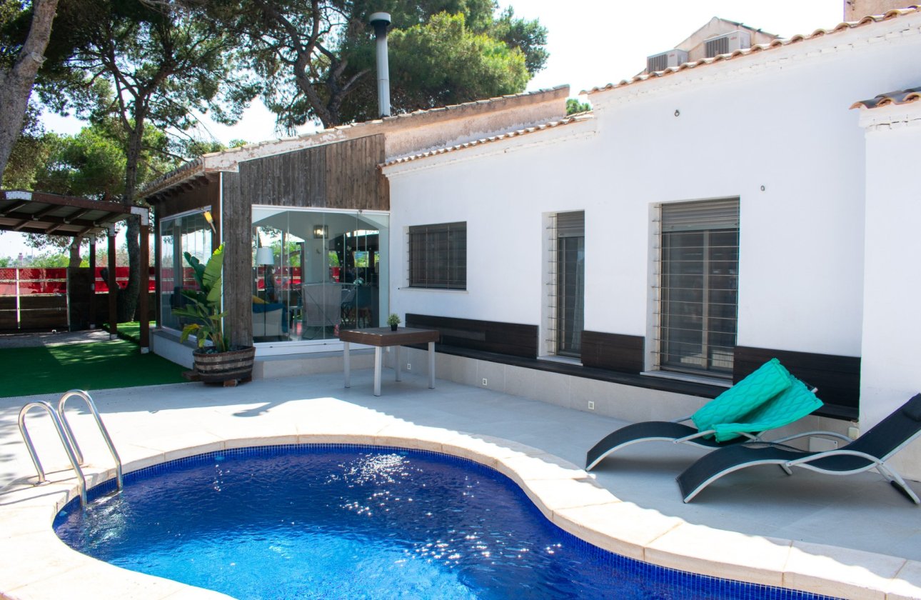 Resale - Villa - Orihuela Costa - Punta Prima