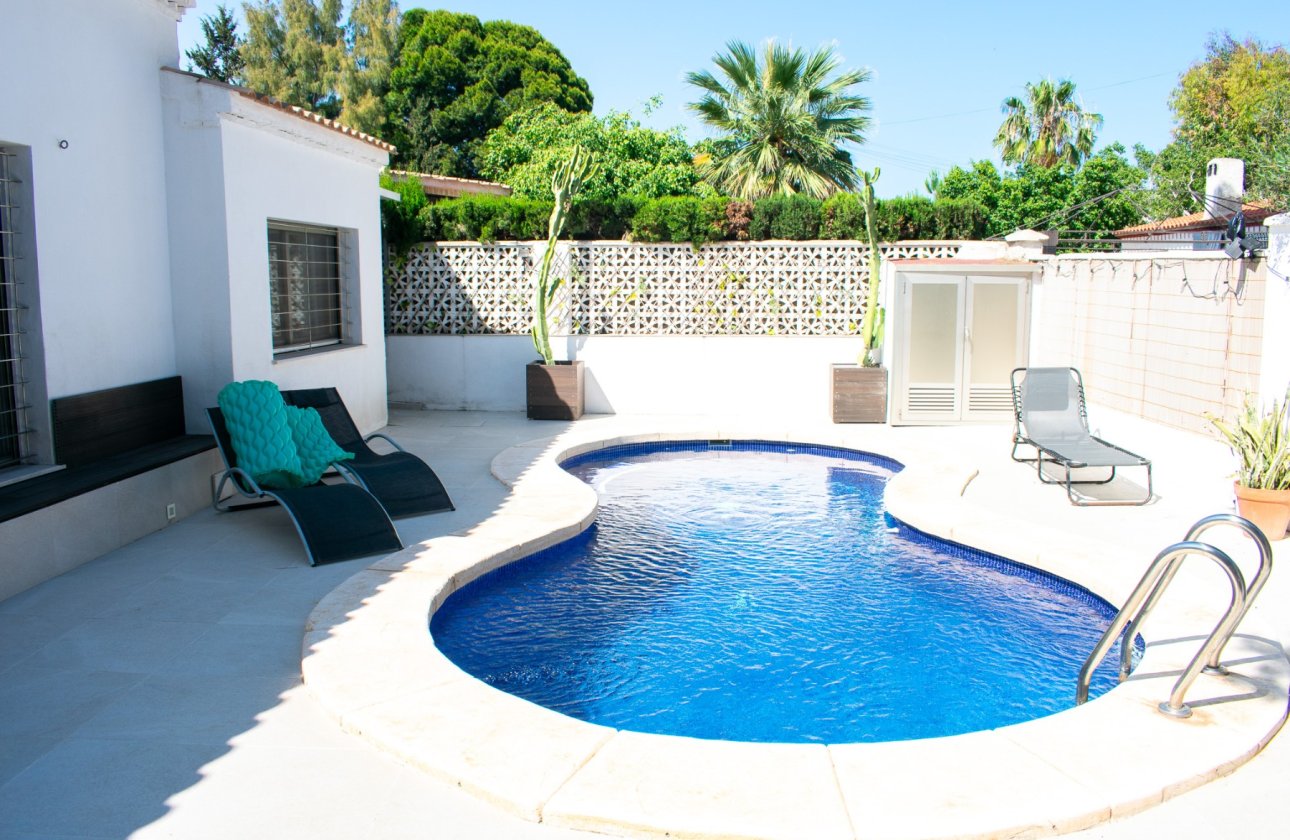 Resale - Villa - Orihuela Costa - Punta Prima