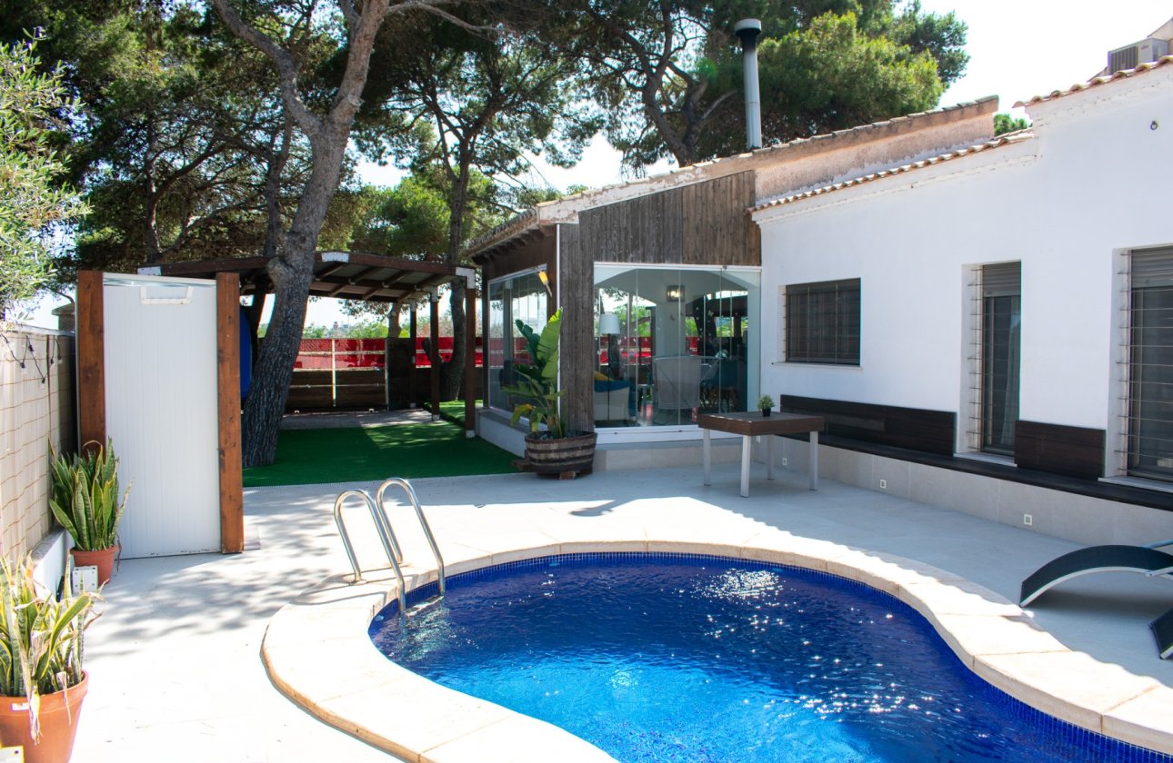 Resale - Villa - Orihuela Costa - Punta Prima