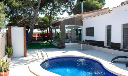 Resale - Villa - Orihuela Costa - Punta Prima