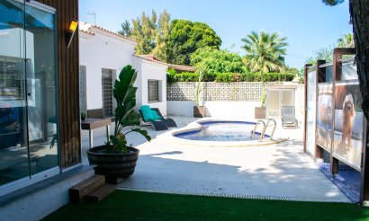 Resale - Villa - Orihuela Costa - Punta Prima