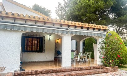 Resale - Villa / Semi detached - Orihuela Costa - Punta Prima