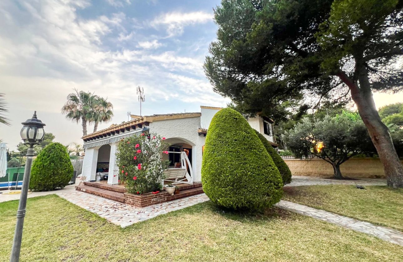 Resale - Villa / Semi detached - Orihuela Costa - Punta Prima