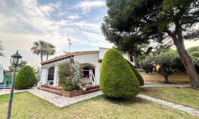 Resale - Villa / Semi detached - Orihuela Costa - Punta Prima
