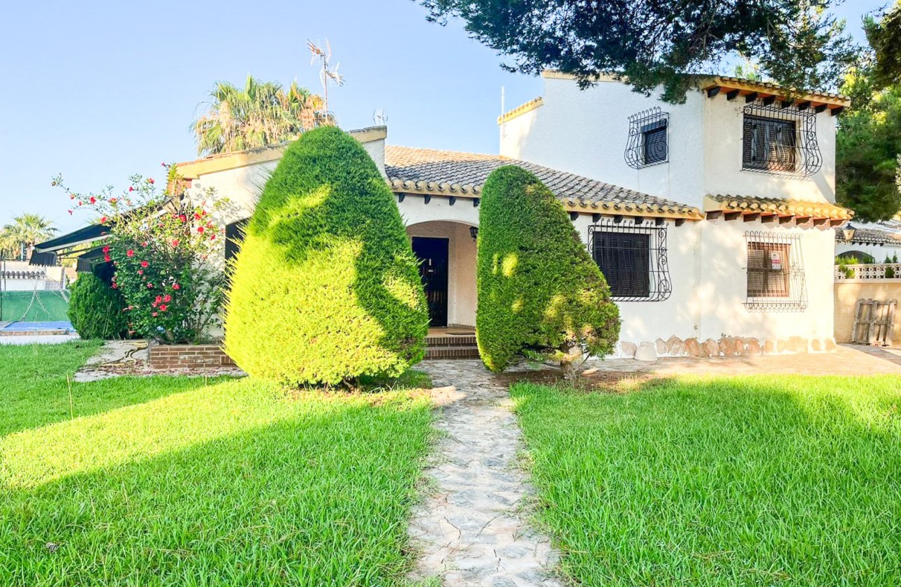 Resale - Villa / Semi detached - Orihuela Costa - Punta Prima