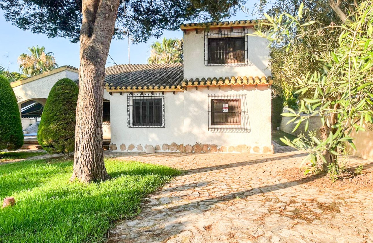 Resale - Villa / Semi detached - Orihuela Costa - Punta Prima