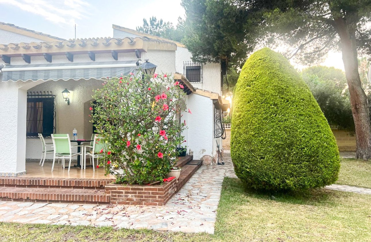 Resale - Villa / Semi detached - Orihuela Costa - Punta Prima