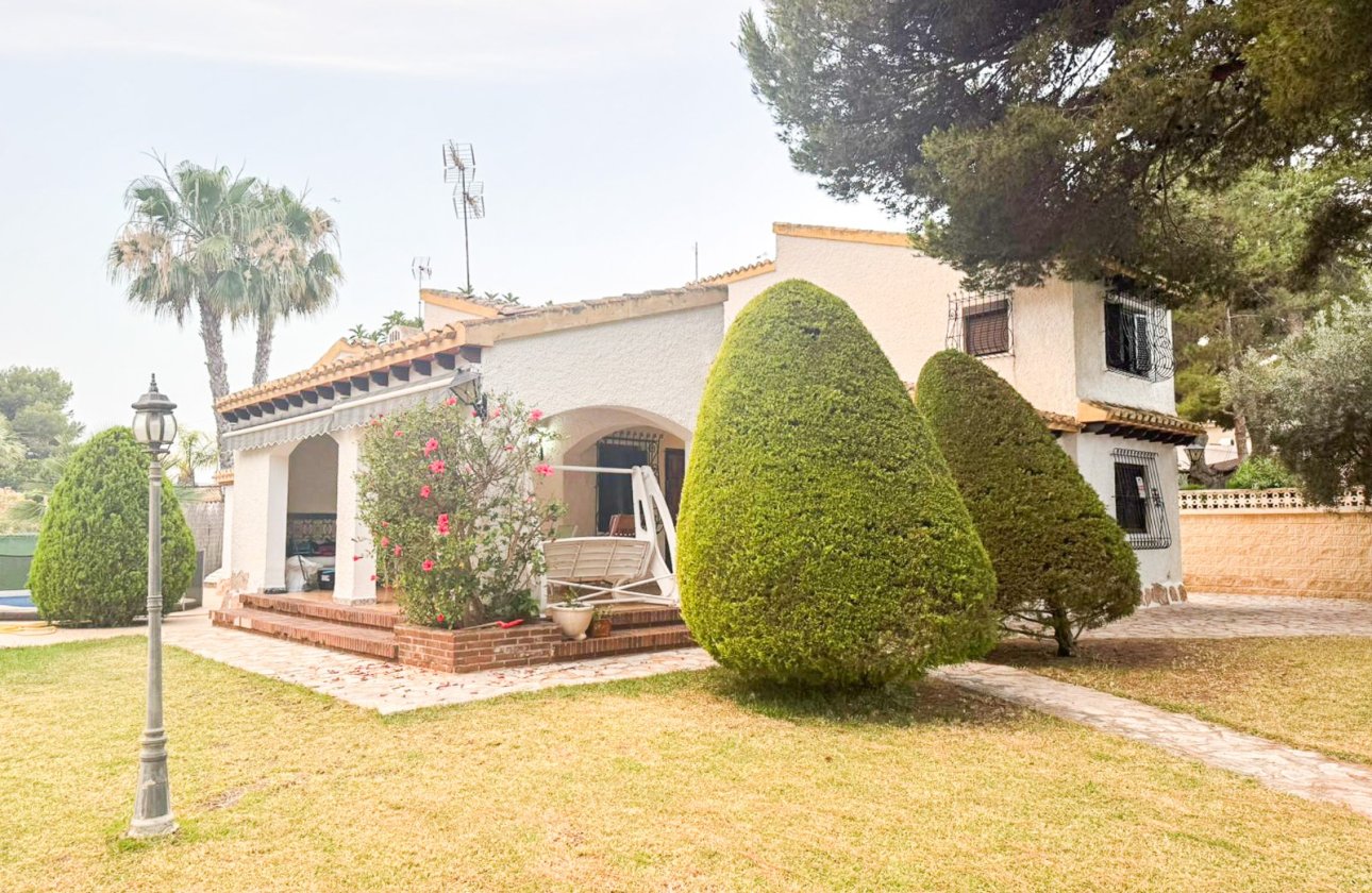Resale - Villa / Semi detached - Orihuela Costa - Punta Prima