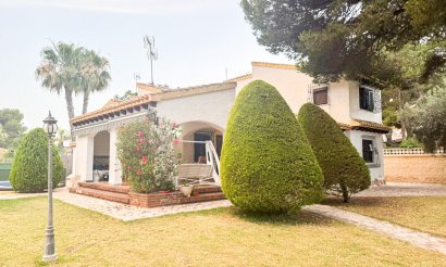 Resale - Villa / Semi detached - Orihuela Costa - Punta Prima