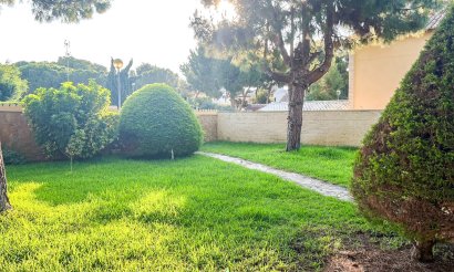 Resale - Villa / Semi detached - Orihuela Costa - Punta Prima