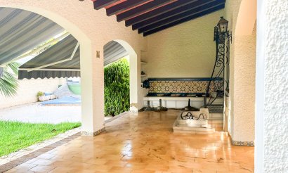 Resale - Villa / Semi detached - Orihuela Costa - Punta Prima
