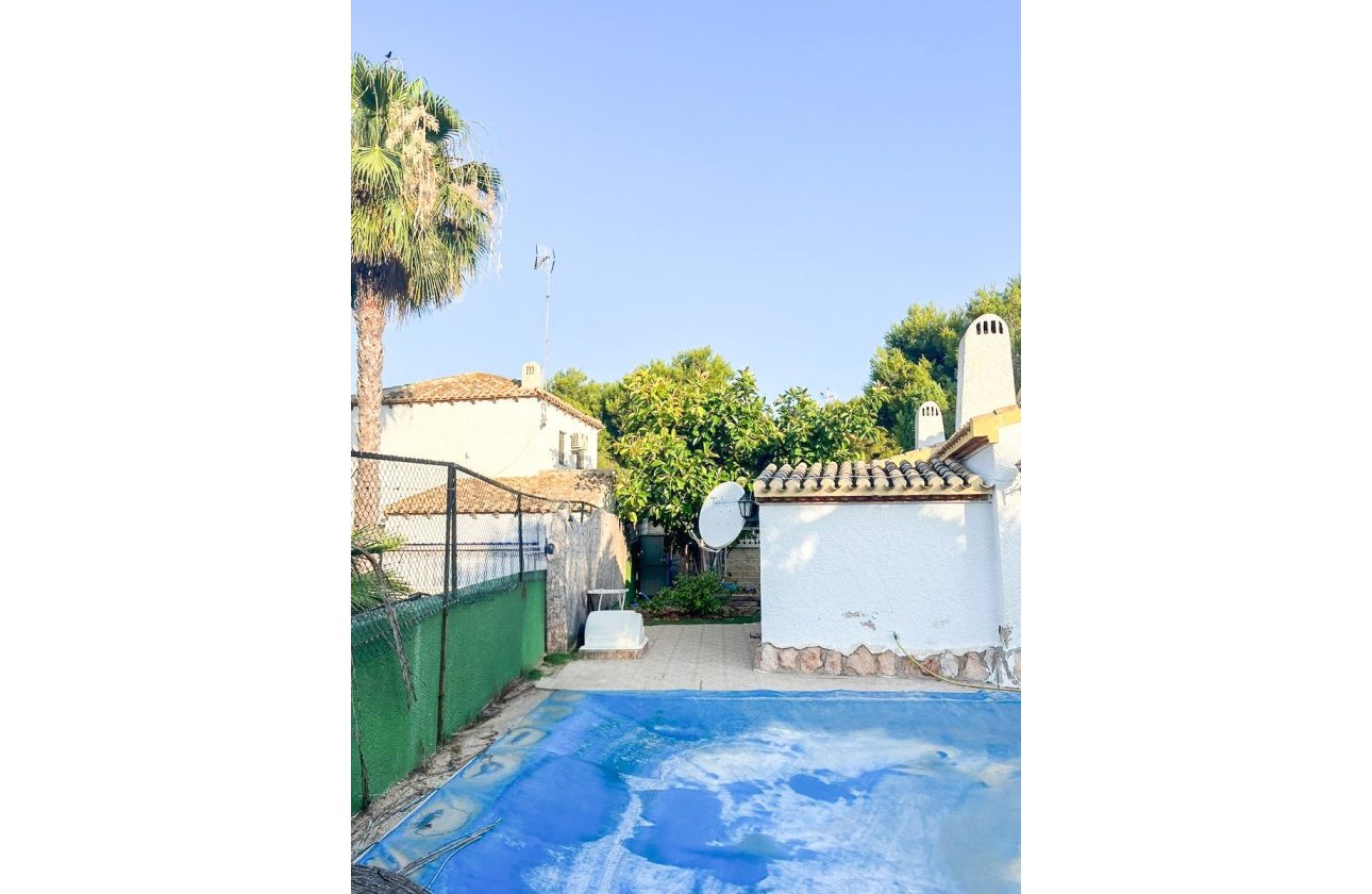 Resale - Villa / Semi detached - Orihuela Costa - Punta Prima