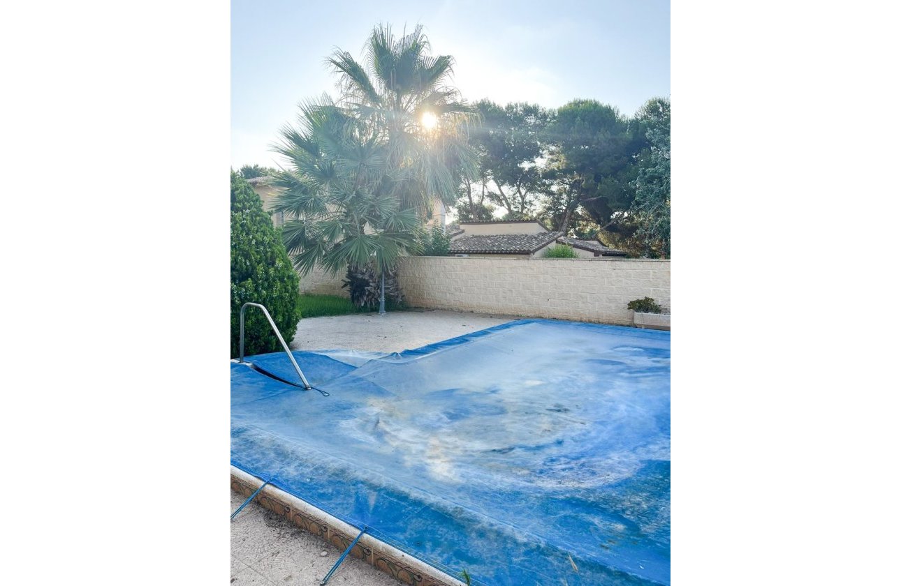 Resale - Villa / Semi detached - Orihuela Costa - Punta Prima