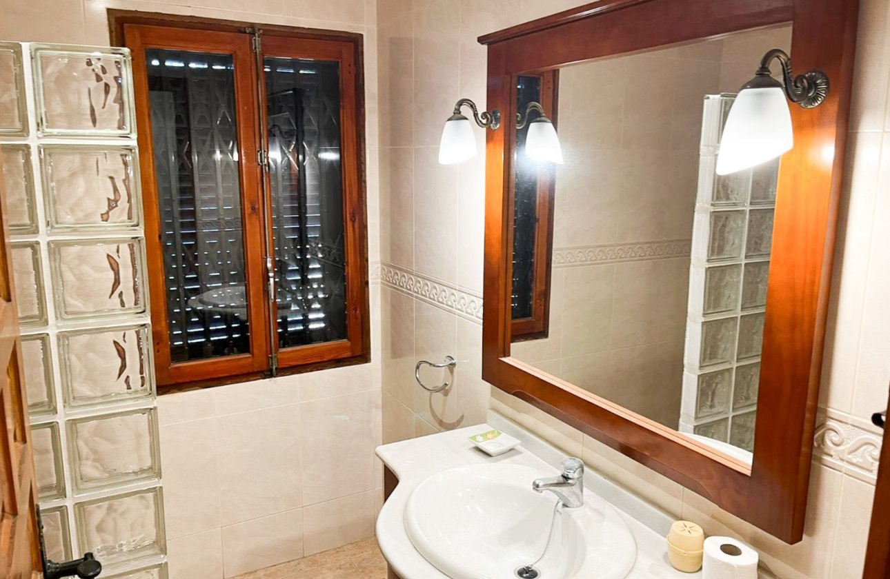 Resale - Villa / Semi detached - Orihuela Costa - Punta Prima