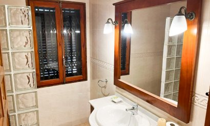 Resale - Villa / Semi detached - Orihuela Costa - Punta Prima
