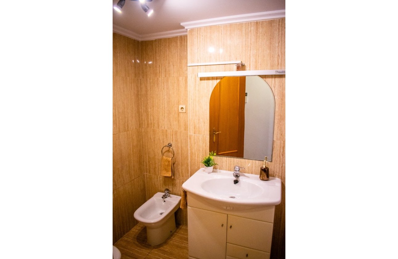 Resale - Apartment / flat - Arenales del Sol - Platja de l\'Arenal