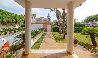 Resale - Villa - Torrevieja - La Veleta