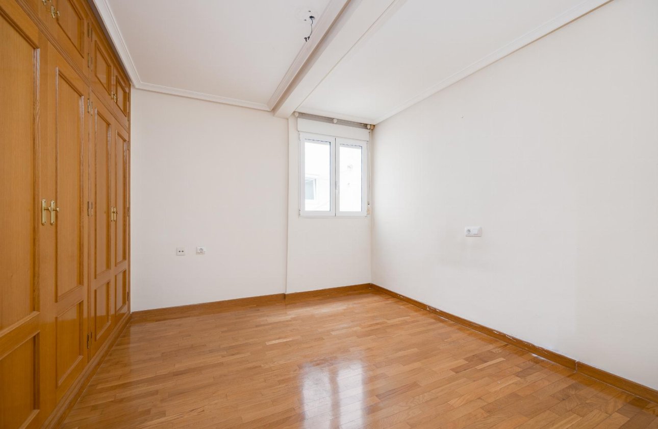Resale - Apartment / flat - Torrevieja - Centro