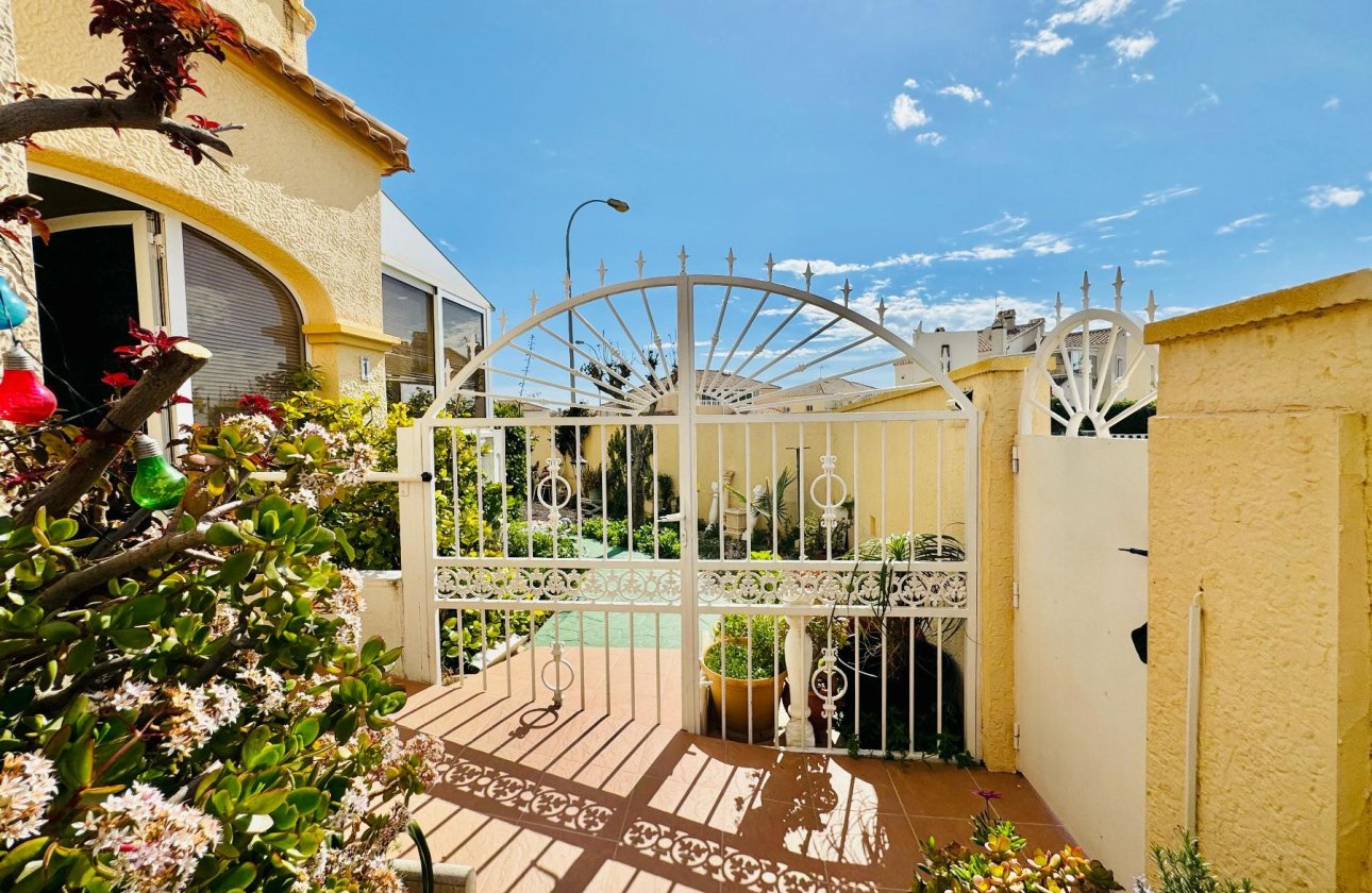 Resale - Villa - Orihuela Costa - La Zenia- Orihuela costa