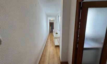 Resale - Apartment / flat - Torrevieja - Playa Acequion