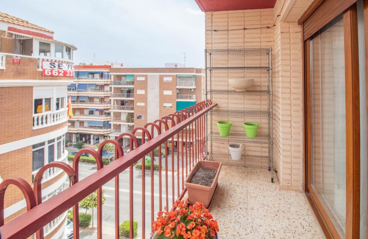 Resale - Apartment / flat - Torrevieja - Playa Acequion