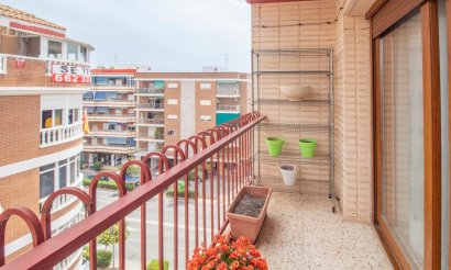 Resale - Apartment / flat - Torrevieja - Playa Acequion