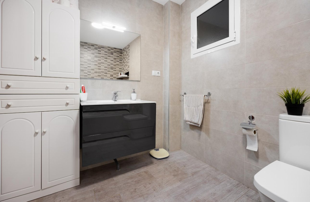 Resale - Apartment / flat - Torrevieja - Piscinas naturales