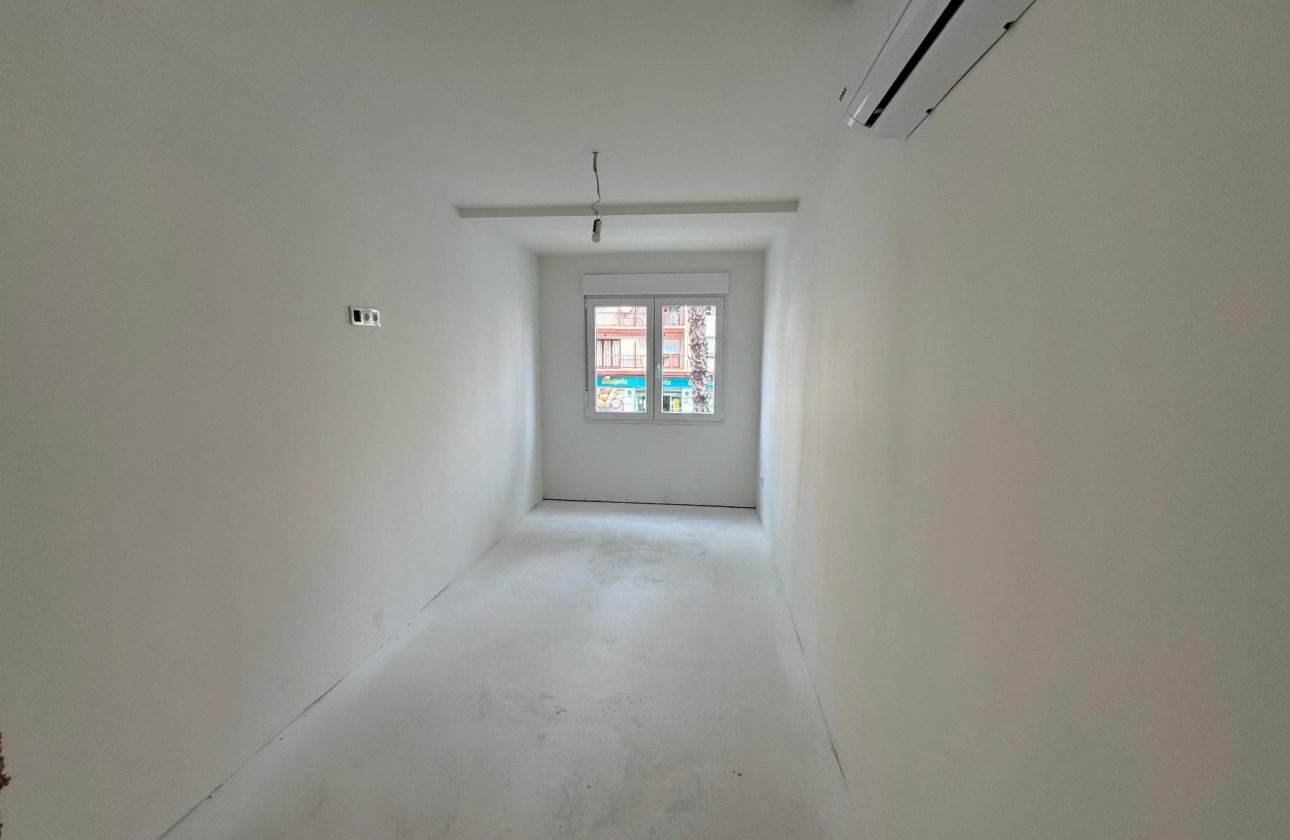 Resale - Apartment / flat - Torrevieja - Playa del Acequión