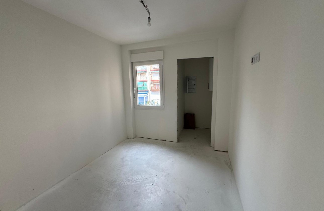 Resale - Apartment / flat - Torrevieja - Playa del Acequión