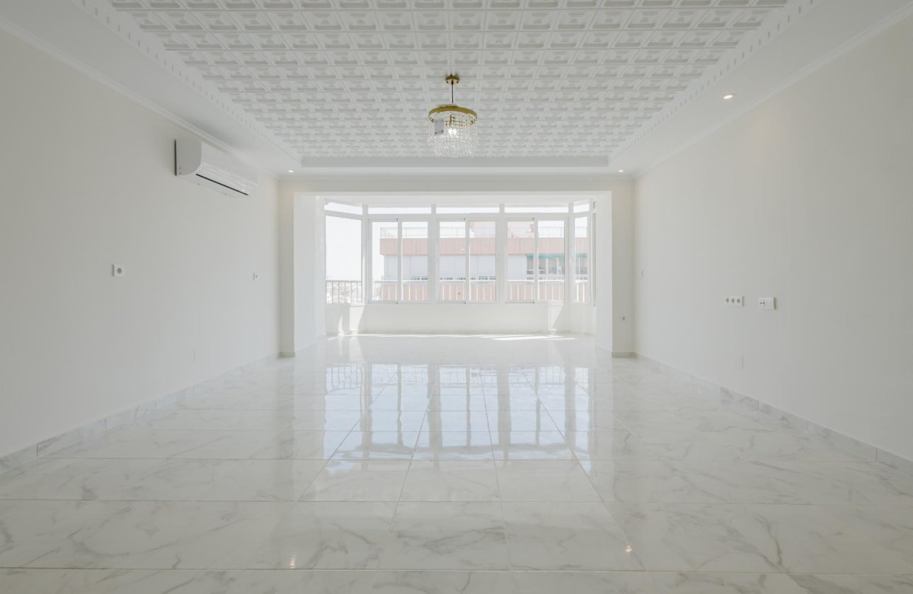 Resale - Apartment / flat - Torrevieja - Playa de La Acequion