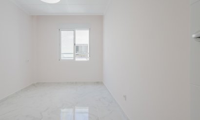 Resale - Apartment / flat - Torrevieja - Playa de La Acequion