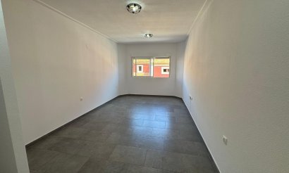 Resale - Apartment / flat - Almoradí