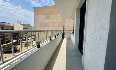 Resale - Apartment / flat - Torrevieja - CLUB NAUTICO TORREVIEJA