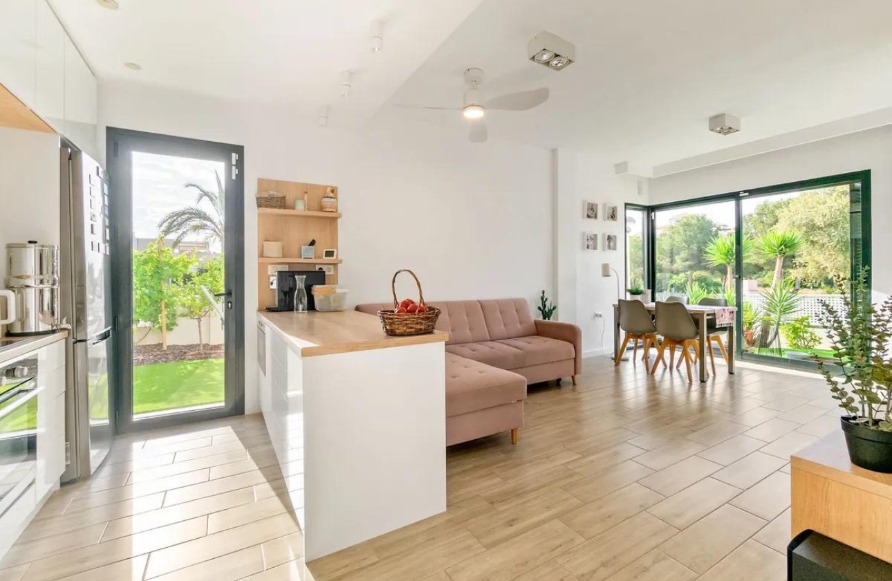 Resale - Villa - Orihuela Costa - La Zenia