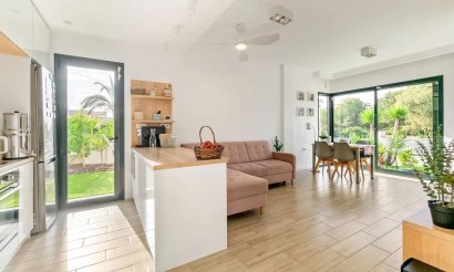 Resale - Villa - Orihuela Costa - La Zenia