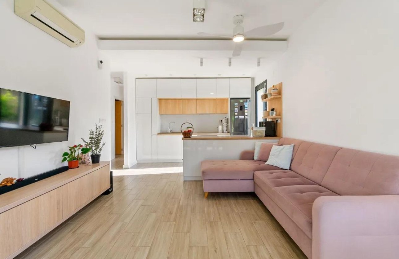 Resale - Villa - Orihuela Costa - La Zenia