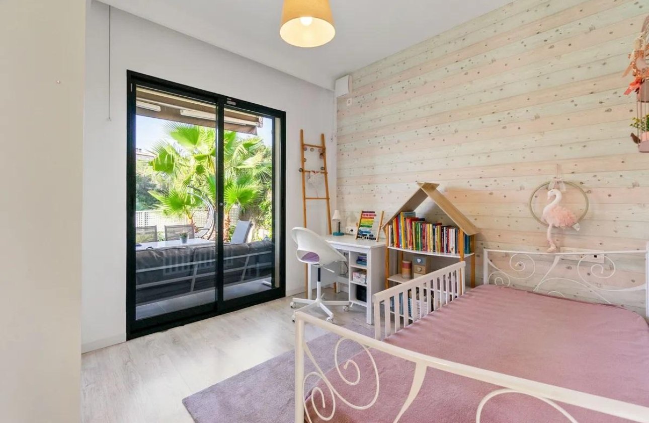 Resale - Villa - Orihuela Costa - La Zenia