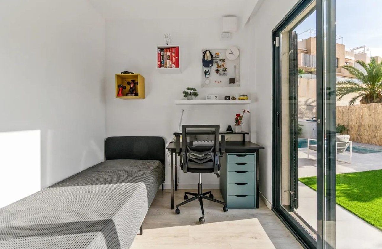 Resale - Villa - Orihuela Costa - La Zenia