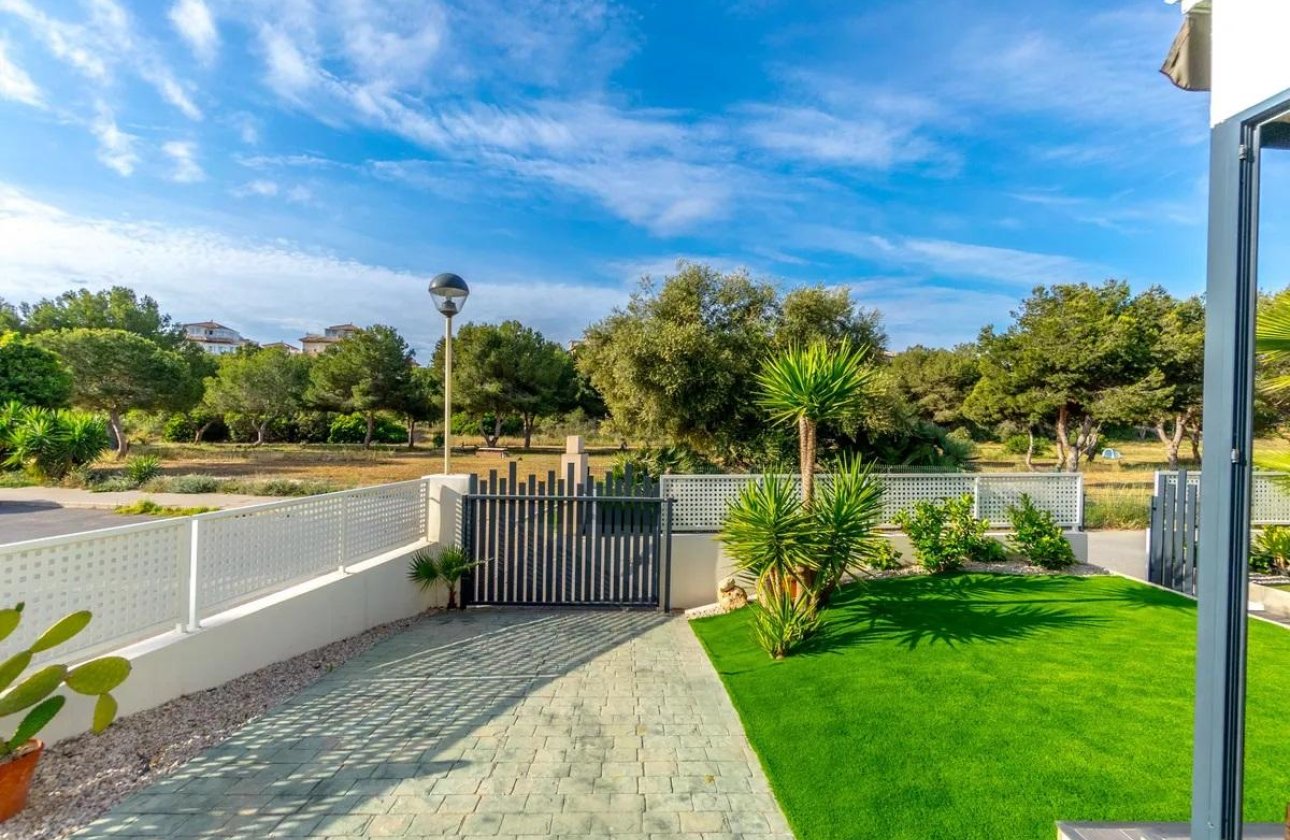 Resale - Villa - Orihuela Costa - La Zenia