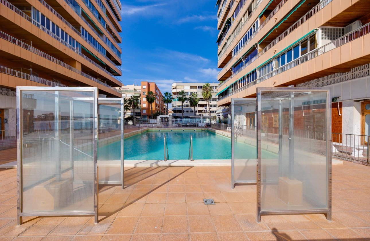 Resale - Apartment / flat - Torrevieja - Playa Acequion