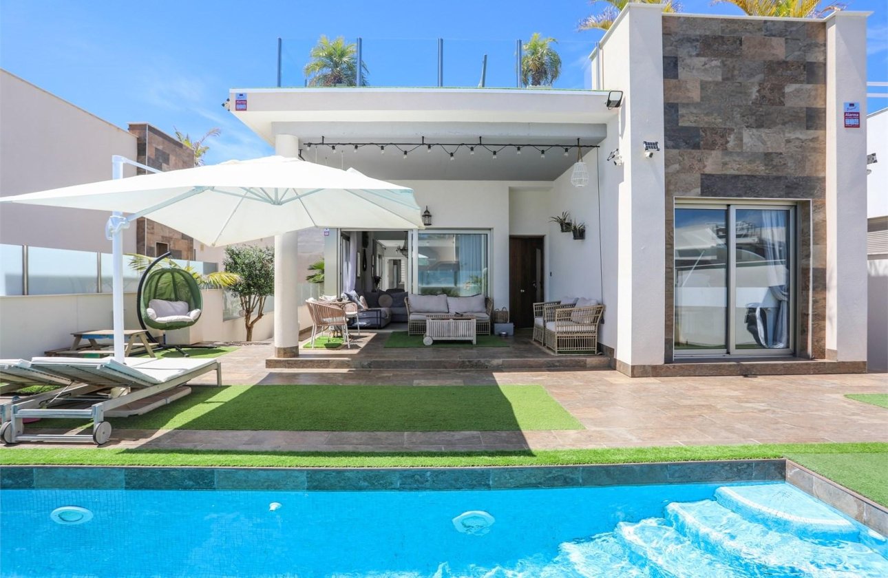 Resale - Villa - Orihuela Costa - Villamartín