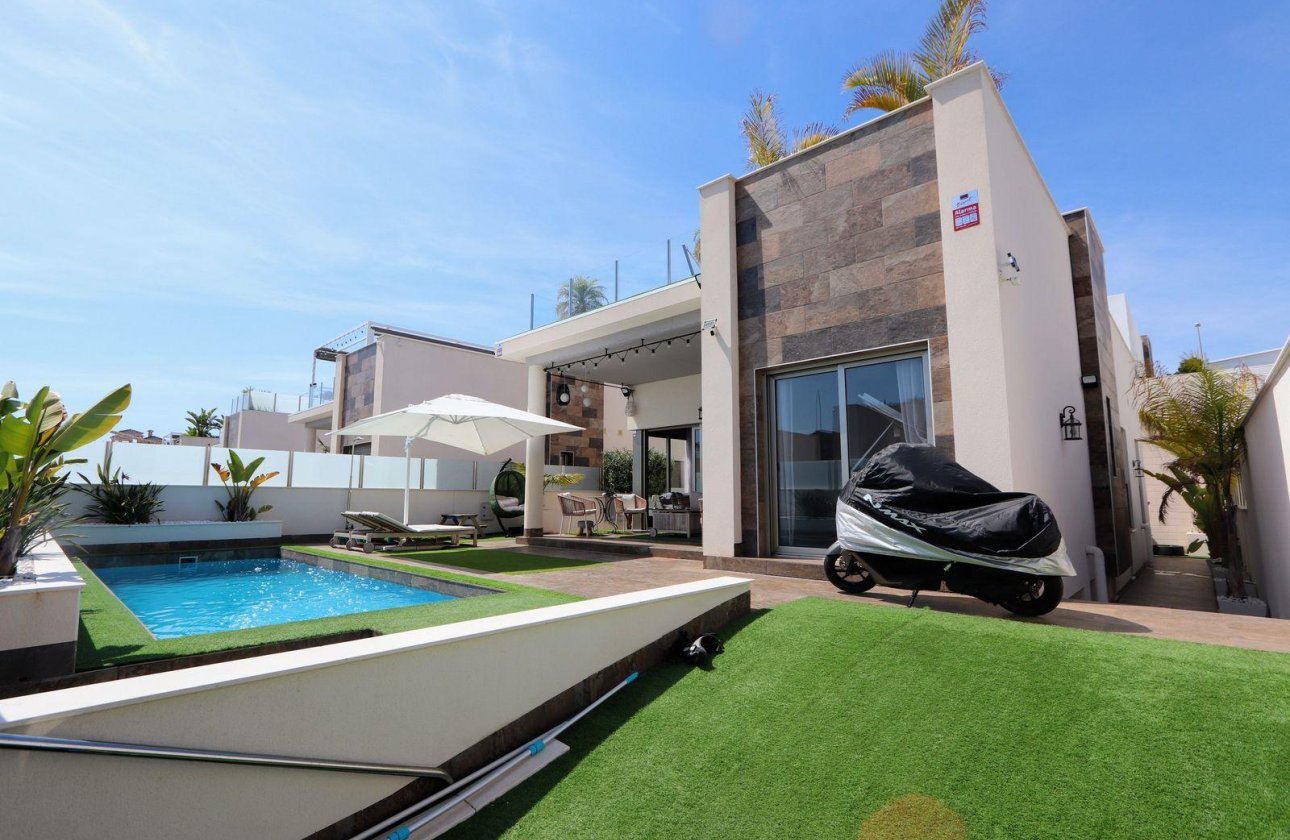 Resale - Villa - Orihuela Costa - Villamartín