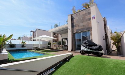 Resale - Villa - Orihuela Costa - Villamartín